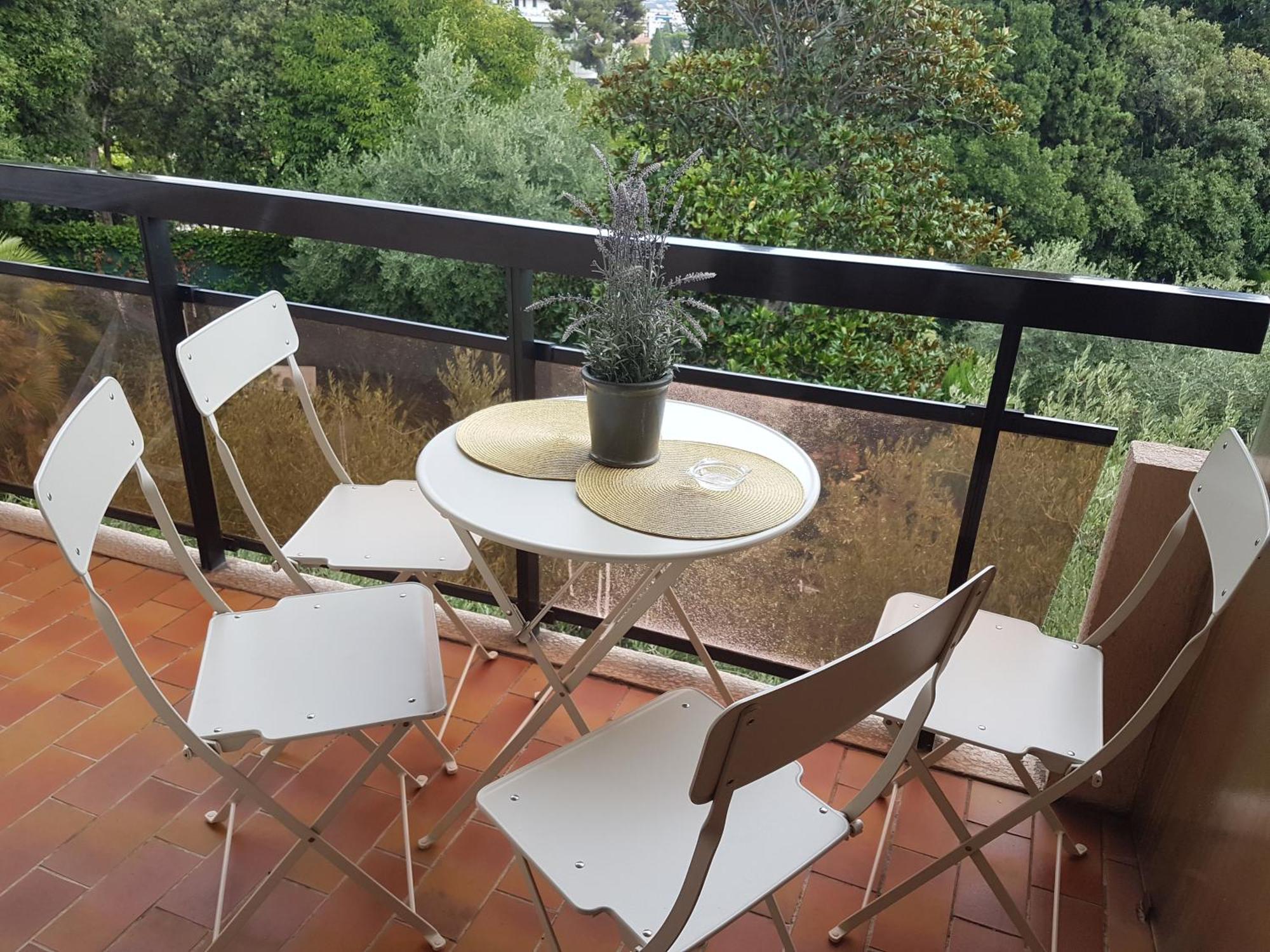 Apartment Les Palmiers A 700m De La Nice
