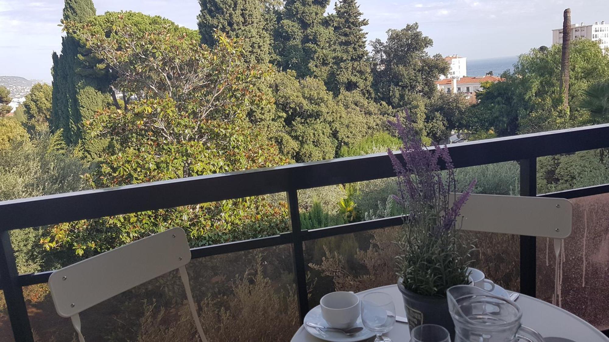 Les Palmiers A 700m De La Apartment *
